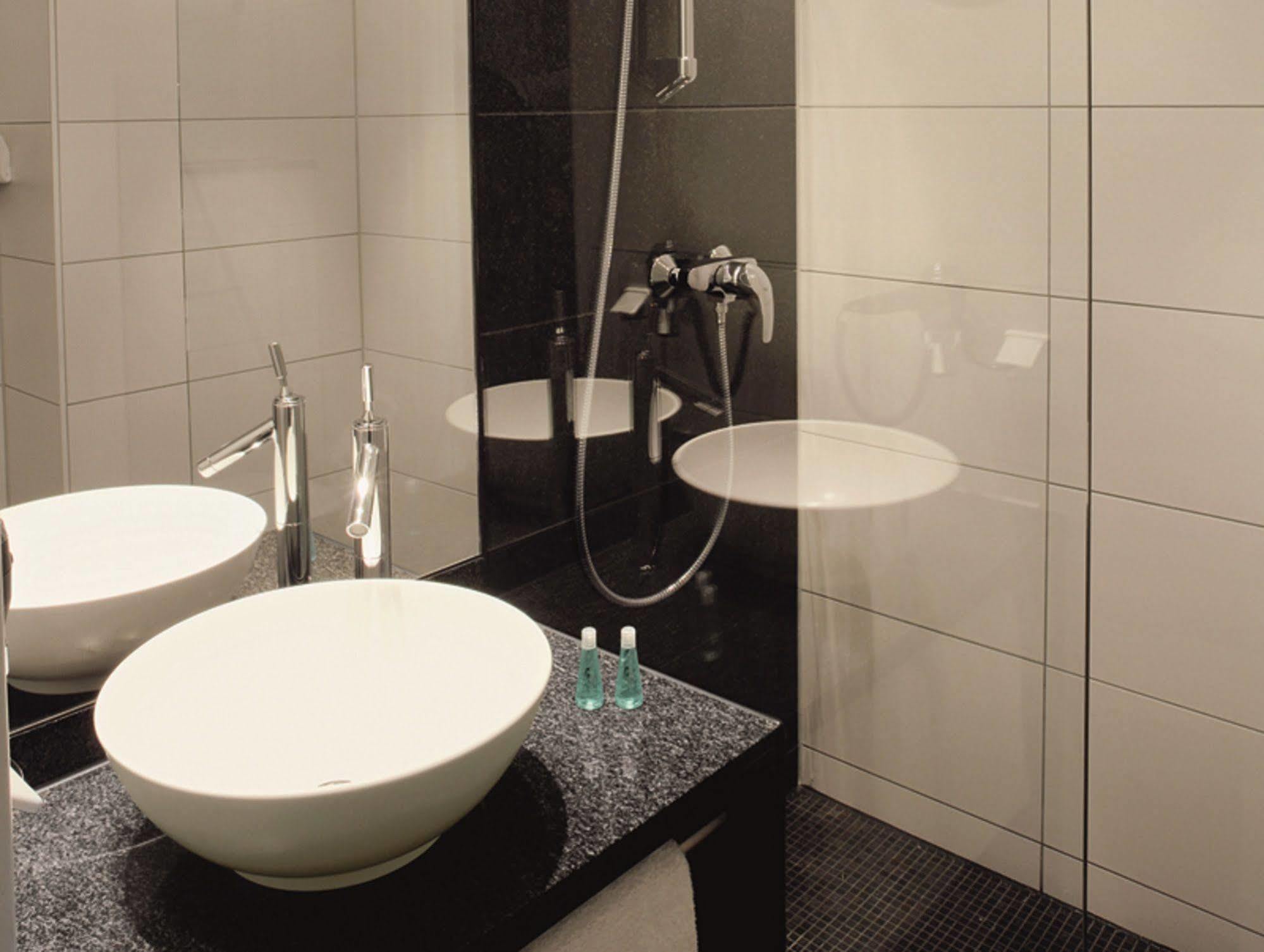 Motel One Saarbrücken Zewnętrze zdjęcie